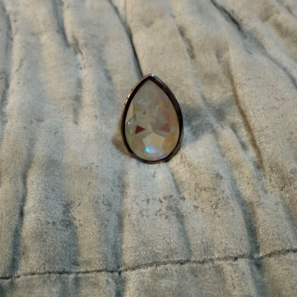 UNO de 50 Silver Ring with Iridescent Teardrop - Picture 4 of 6